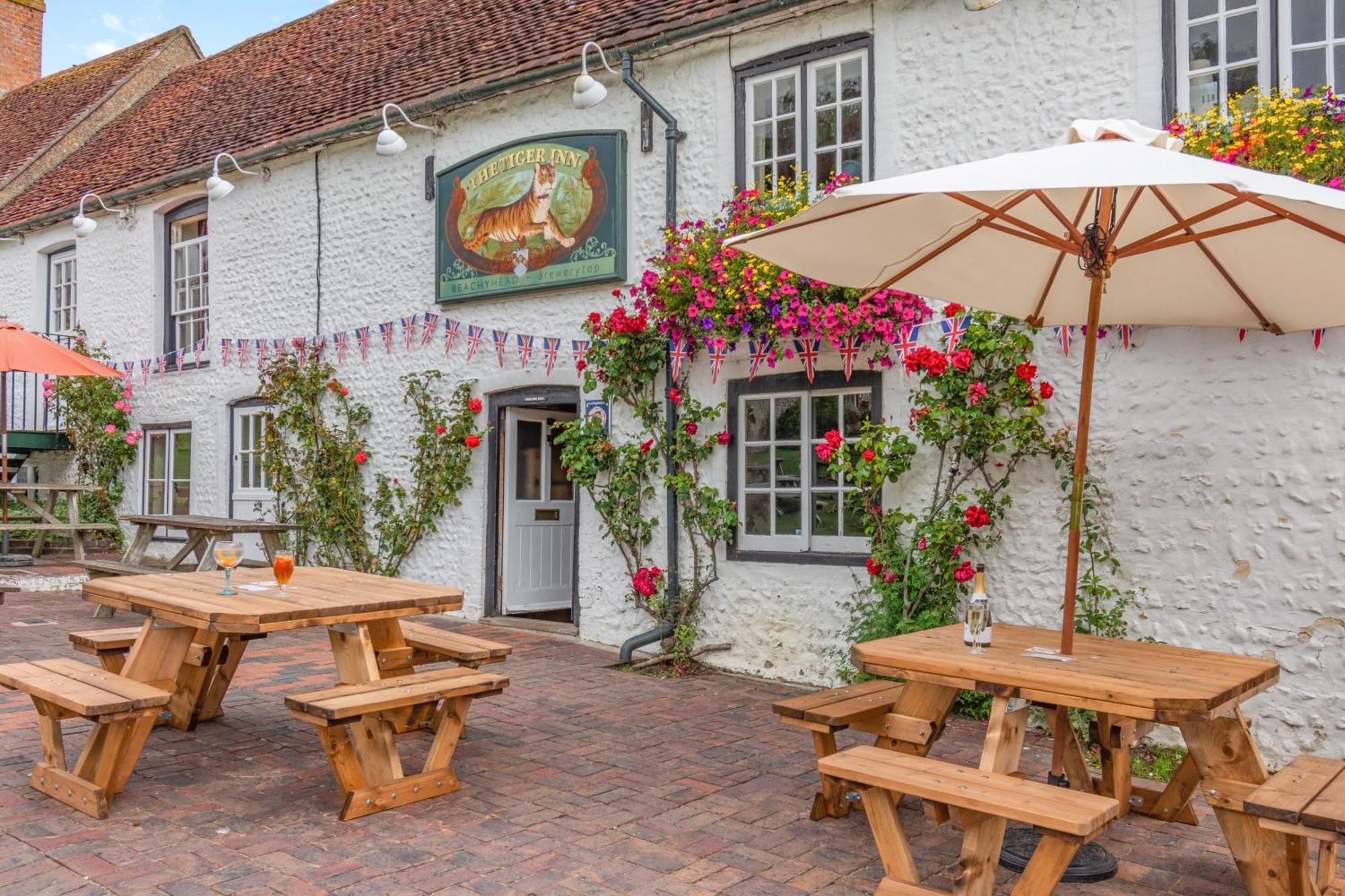 Tiger Inn - Elizabeth Eastdean Exterior photo